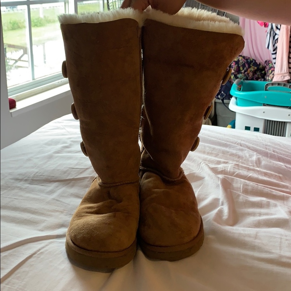 Women’s Ugg Bailey Button II Boots size 10